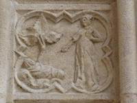 Lyon, Cathedrale St-Jean apres renovation, Portail, Plaque gravee, Femme trouvant un bebe